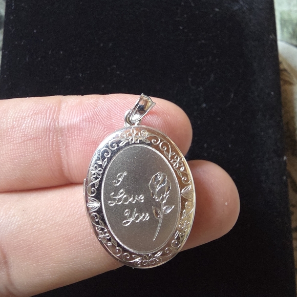 Sterling Silver "I Love You" Rose  Locket Pendant - Picture 4 of 4